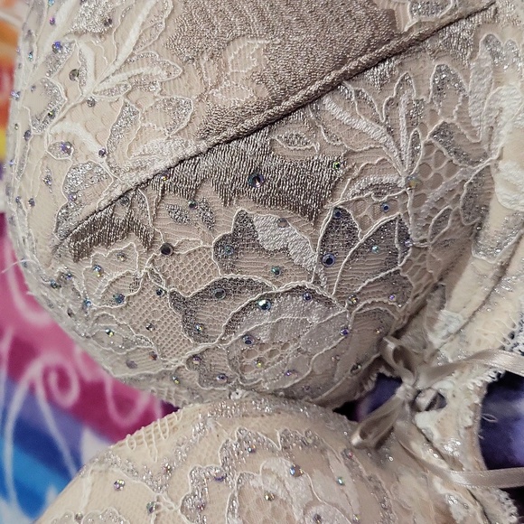 Victoria's Secret Bra - Picture 6 of 10